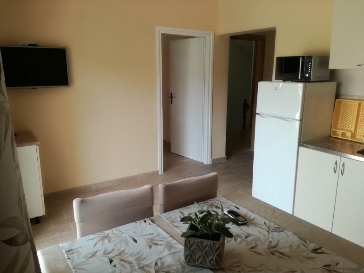 Feel Good Apartment Mundanije Exterior foto