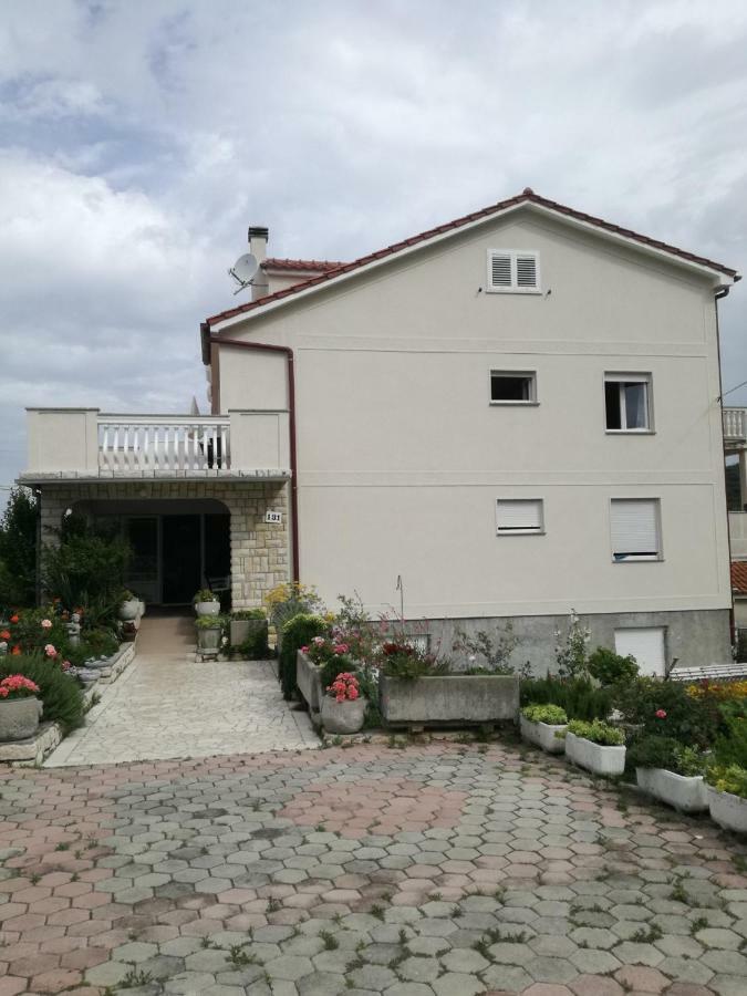 Feel Good Apartment Mundanije Exterior foto